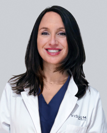 La Dra. Lucía Rial, especialista en glaucoma y cataratas de Vissum Grupo Miranza.