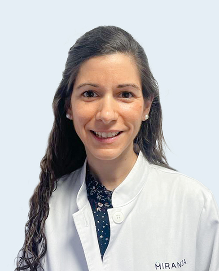 La doctora Ane Gorostiza, especialista en retina y oftalmología general en Miranza COI