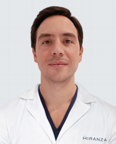 El doctor Rafael Ramos Rojas, especialista en Ojo seco, Oftalmología pediátrica y Estrabismo del adulto en Miranza Madrid.