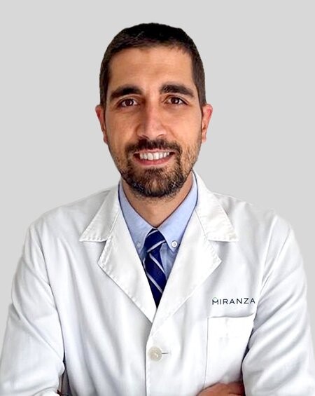 El doctor Ismael Nieva, especialista en Oculoplástica en Miranza Ophthalteam.