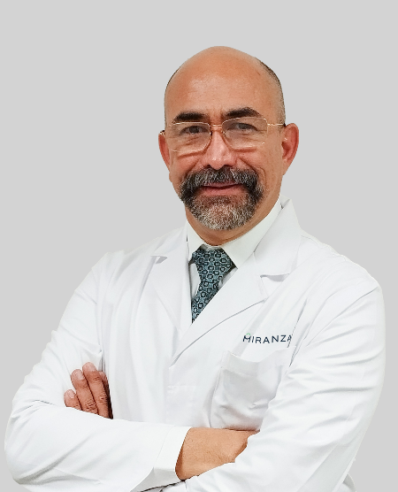 El doctor Ramiro Fernando Rojas, especialista en Oftalmología general y pediátrica en Vissum Grupo Miranza.