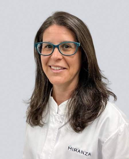 Conoce a la Dra. Rosa Carrasco Ponce, especialista en Oftalmología general, Pediatría, Estrabismo y Catarata en Miranza Mallorca.