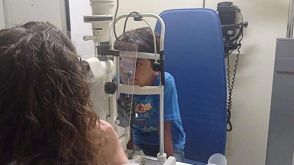 revisiones oftalmológicas a niños saharauis