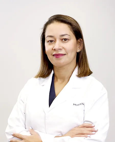 La doctora Luz Ángela Muñoz, especialista en Oftalmología Pediátrica y Estrabismo del adulto en Miranza Málaga.
