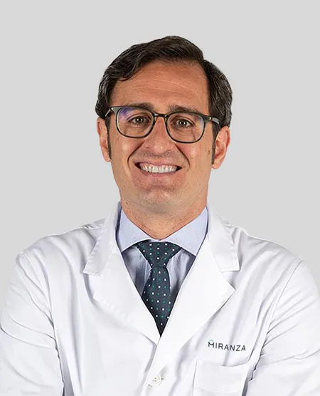 El doctor Fernando López López, especialista en glaucoma, hipertensión ocular, uveítis e inflamación ocular en Miranza Instituto Gómez-Ulla.