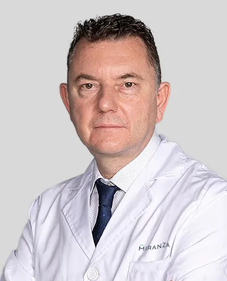 El doctor Maximino Abraldes López-Veiga, especialista en Mácula, retina y vítreo en Miranza Instituto Gómez-Ulla.