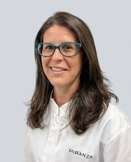 Conoce a la Dra. Rosa Carrasco Ponce, especialista en Oftalmología general, Pediatría, Estrabismo y Catarata en Miranza Mallorca.